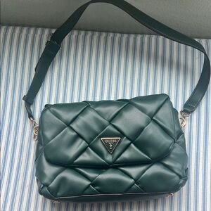2/30$ NWOT GUESS Dark Green Quilted Faux Leather Purse